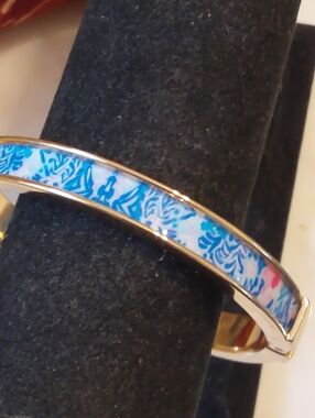 NWOT Lilly Pulitzer Blue Bracelet, Goldtone Hinged Photodome Bangle